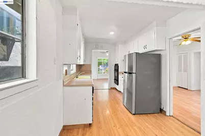 9821 Thermal Street, Oakland, CA 94605 - Photo 14