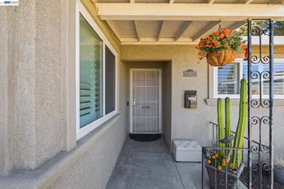20927 Nunes Ave, Castro Valley, CA 94546 - Photo 2