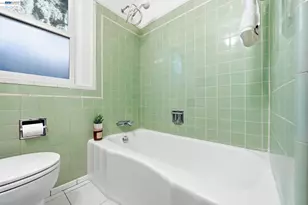 206 Perkins St, Oakland, CA 94610 - Photo 42