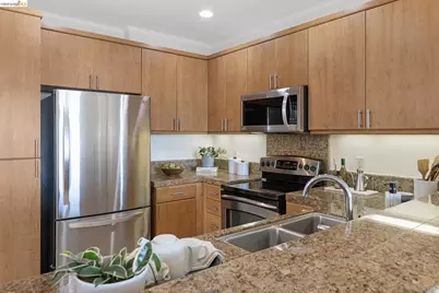 3090 Glascock St #303, Oakland, CA 94601 - Photo 16