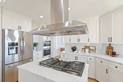 3490 Thompson Pl, Fairview, CA 94541 - Photo 8