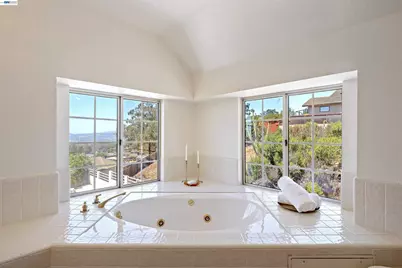 3490 Thompson Pl, Fairview, CA 94541 - Photo 32