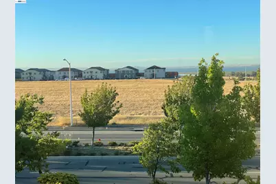 1043 Ashbridge Bay Dr, Pittsburg, CA 94565 - Photo 18