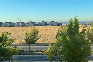 1043 Ashbridge Bay Dr, Pittsburg, CA 94565 - Photo 18