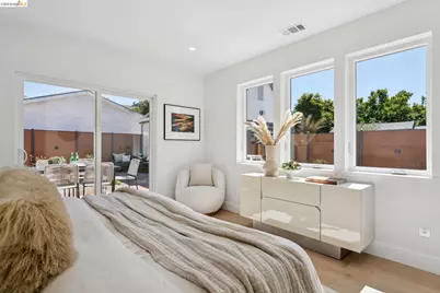 1370 Hearst Ave, Berkeley, CA 94702 - Photo 30
