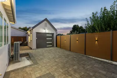1370 Hearst Ave, Berkeley, CA 94702 - Photo 48