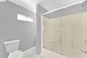 1055 105th Ave, Oakland, CA 94603 - Photo 26