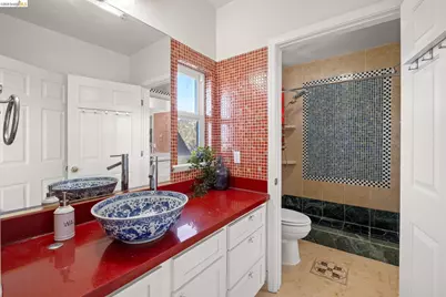 6070 Mazuela Dr, Oakland, CA 94611 - Photo 24