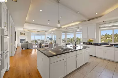 6070 Mazuela Dr, Oakland, CA 94611 - Photo 18
