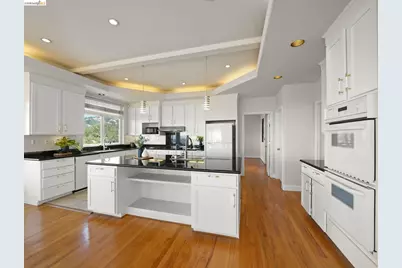 6070 Mazuela Dr, Oakland, CA 94611 - Photo 16