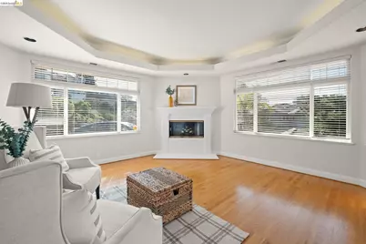 6070 Mazuela Dr, Oakland, CA 94611 - Photo 14