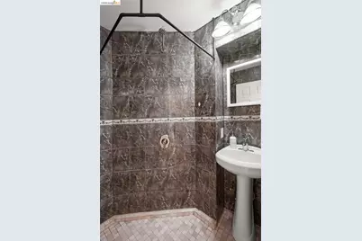 6070 Mazuela Dr, Oakland, CA 94611 - Photo 36