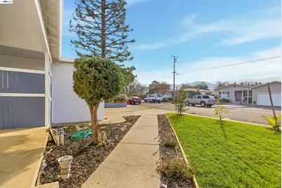 1382 Donna St, Novato, CA 94947 - Photo 8