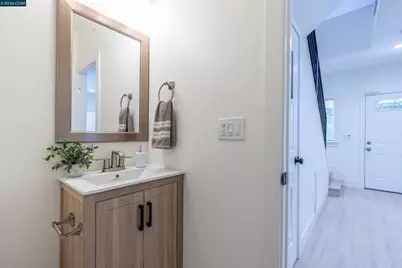 1078 55th St, Oakland, CA 94608 - Photo 20