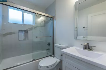 1078 55th St, Oakland, CA 94608 - Photo 24