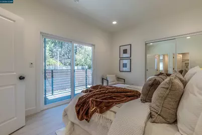 1078 55th St, Oakland, CA 94608 - Photo 16