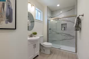 1078 55th St, Oakland, CA 94608 - Photo 18