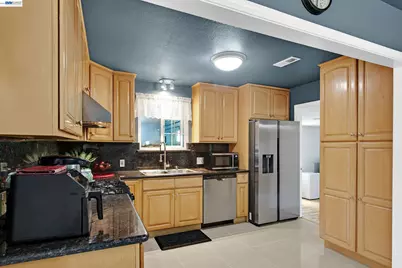 20748 Hathaway Ave, San Lorenzo, CA 94541 - Photo 10