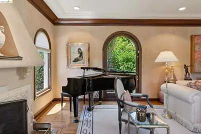1300 Sunnyhills Rd, Oakland, CA 94610 - Photo 16