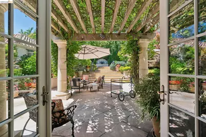1300 Sunnyhills Rd, Oakland, CA 94610 - Photo 28