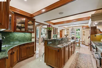 1300 Sunnyhills Rd, Oakland, CA 94610 - Photo 34