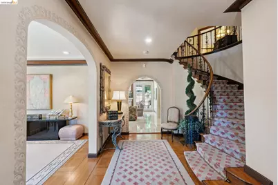 1300 Sunnyhills Rd, Oakland, CA 94610 - Photo 12