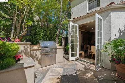 1300 Sunnyhills Rd, Oakland, CA 94610 - Photo 58