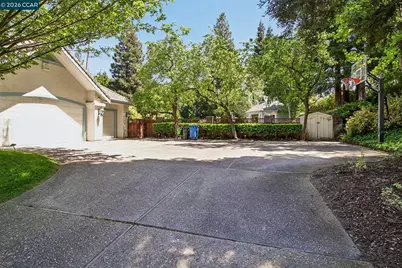 31 Tierra Verde Ct, Walnut Creek, CA 94598 - Photo 8