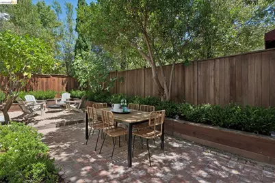 220 Moraga Ave, Piedmont, CA 94611 - Photo 48