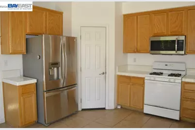 13900 Pinecrest St, Lathrop, CA 95330 - Photo 8