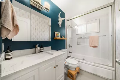 10774 Hellman St, Oakland, CA 94605 - Photo 26