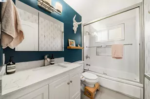10774 Hellman St, Oakland, CA 94605 - Photo 26