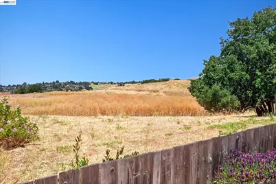 295 Iris Rd, Hercules, CA 94547 - Photo 32