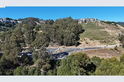 8 Hiller Dr., Oakland, CA 94618 - Photo 16