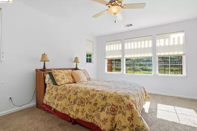 9489 California Oak Cir, Patterson, CA 95363 - Photo 16