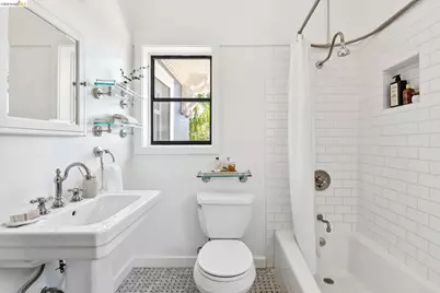 6656 Dana St, Oakland, CA 94608 - Photo 40