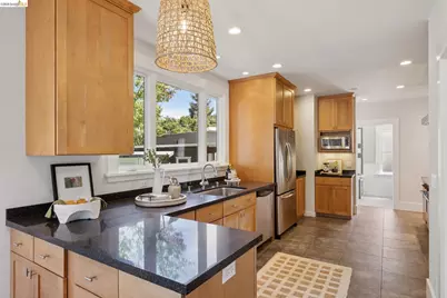 1061 Annerley Rd, Piedmont, CA 94610 - Photo 16