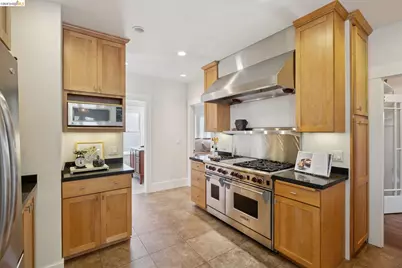 1061 Annerley Rd, Piedmont, CA 94610 - Photo 18