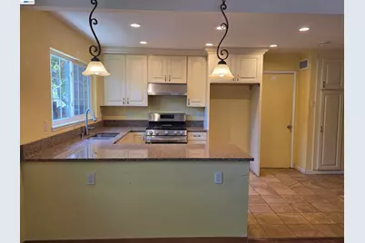 10840 Golf Links Rd, Oakland, CA 94605 - Photo 4