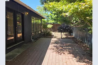 10840 Golf Links Rd, Oakland, CA 94605 - Photo 12