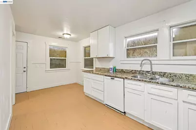 5826 Avenal, Oakland, CA 94605 - Photo 8