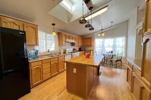 1370 Buckingham Way, Hayward, CA 94544 - Photo 10
