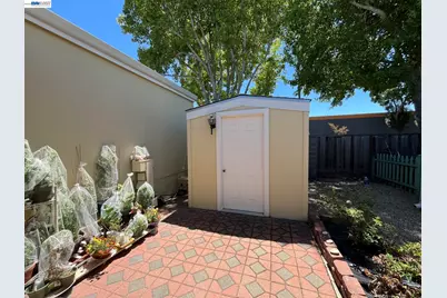 1370 Buckingham Way, Hayward, CA 94544 - Photo 38
