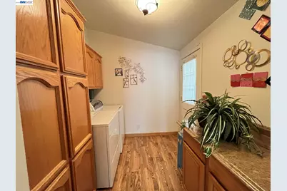 1370 Buckingham Way, Hayward, CA 94544 - Photo 28