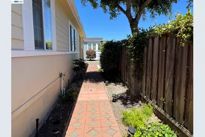 1370 Buckingham Way, Hayward, CA 94544 - Photo 36
