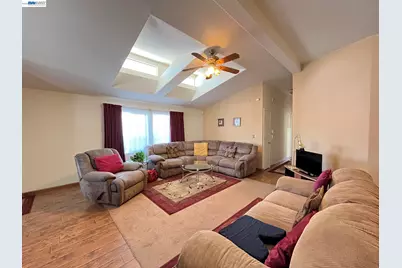 1370 Buckingham Way, Hayward, CA 94544 - Photo 2