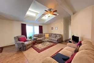 1370 Buckingham Way, Hayward, CA 94544 - Photo 2