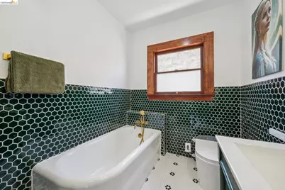 933 37th St, Oakland, CA 94608 - Photo 32
