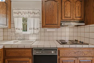 20940 Locust St, Hayward, CA 94541 - Photo 16