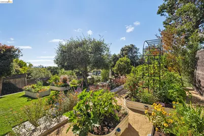 2431 Frances St, Oakland, CA 94601 - Photo 30